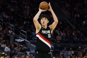 知名度蹭蹭飙升！国王记者感叹：杨瀚森正在统治比赛！