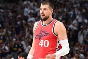 和队友互换人生会选谁？祖巴茨：这个夏天小卡太难了 肯定不选他