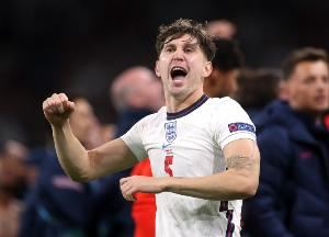 泰晤士：斯通斯因伤病困扰曾一度打算退役 他是英格兰的后防基石