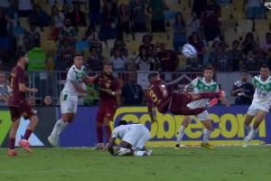 还能战🤯41岁中卫蒂亚戈-席尔瓦98分钟绝杀！凌空侧钩杂耍进球