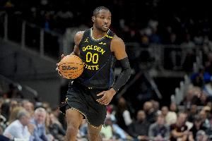 库明加上半场6投1中得到4分 但有5板5助