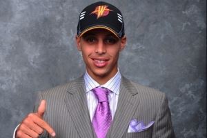 库里进联盟时勇士阵容长啥样？和蒙塔组后场双枪 队内一堆临时工