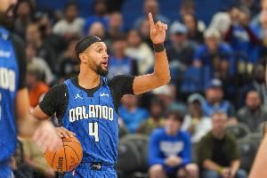 冲击力十足！萨格斯首节4中2&罚球7中6拿11分 另有4板2助1断