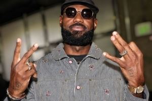 传奇继续！征战23个赛季历史首人 詹姆斯更新社媒晒照：♾️👑